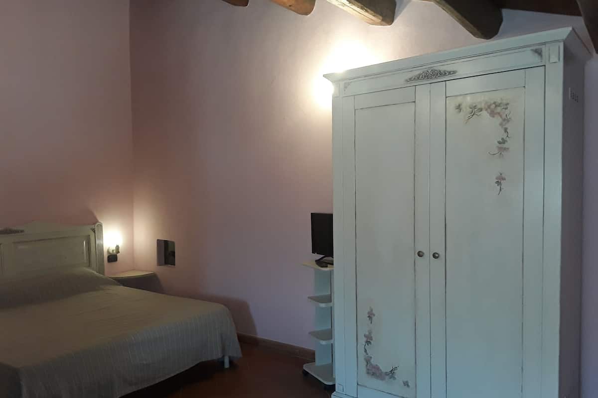 Kamar | Seprai antialergi, minibar, meja kerja, dan setrika/meja setrika