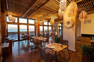 Daily buffet breakfast (GEL 40 per person)