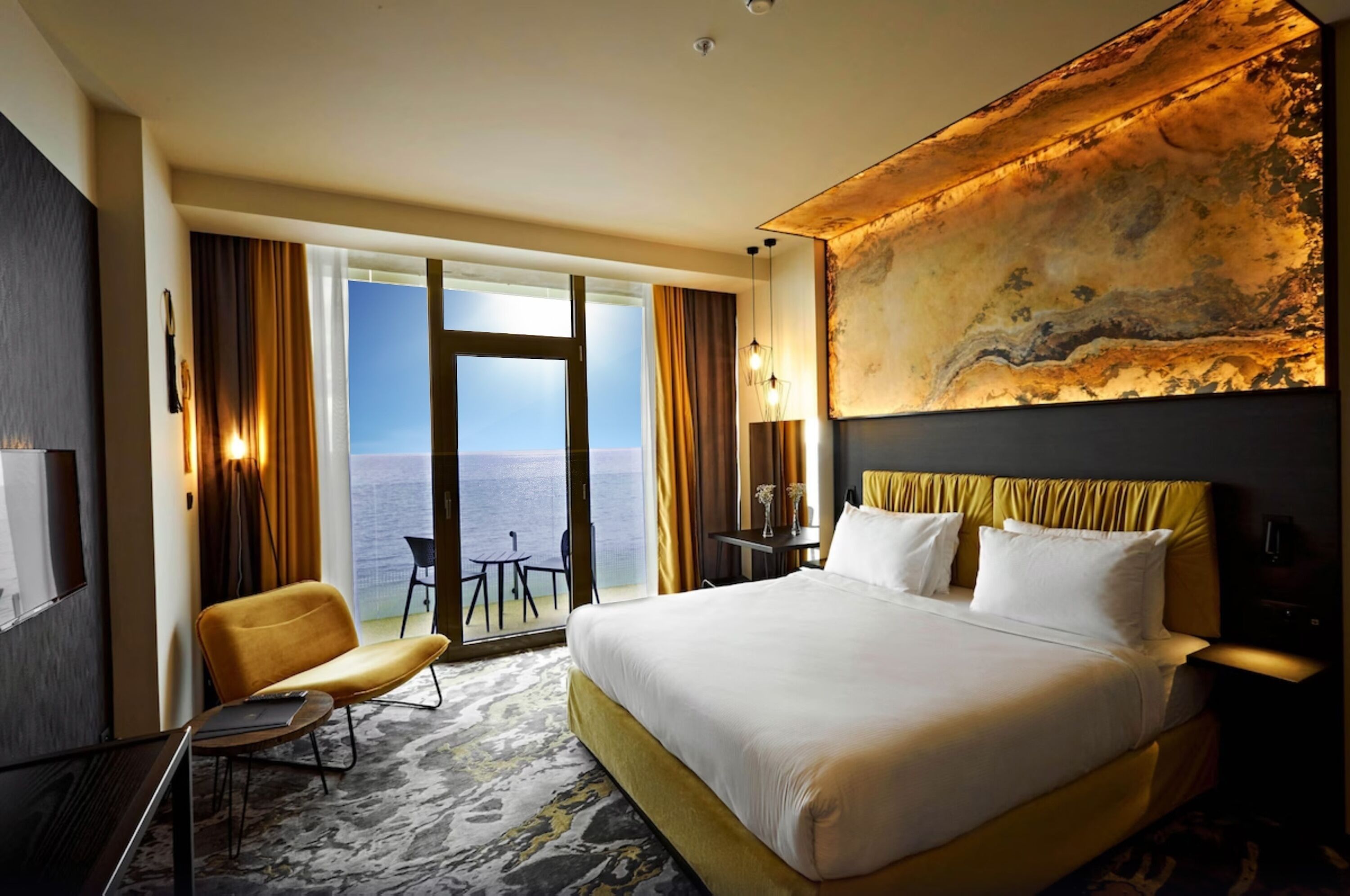 Suíte premium, cozinha americana, vista para o mar | Camas com colchões pillow-top, cofres nos quartos