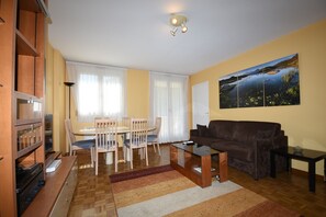 TV - 3-room apartment in quiet residence overlooking park. (Annecy-le-Vieux)