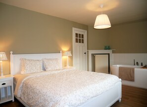 3 bedrooms, iron/ironing board, free WiFi