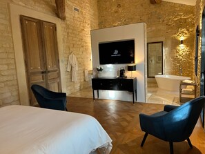 Egyptian cotton sheets, premium bedding, Select Comfort beds, minibar - Domaine de la Trinité (Mauguio)