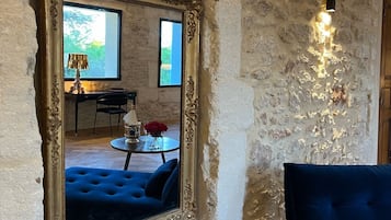 Egyptian cotton sheets, premium bedding, Select Comfort beds, minibar