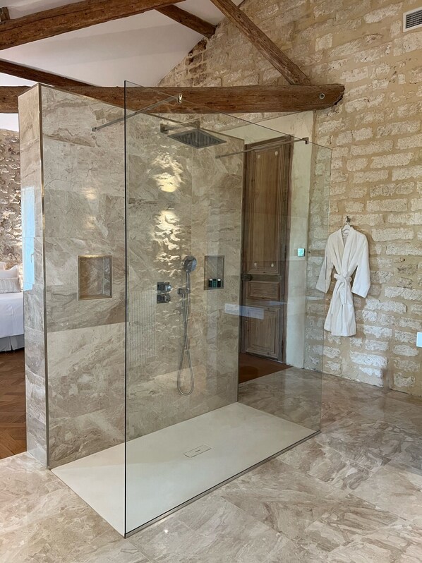 Luxury Room | Egyptian cotton sheets, premium bedding, Select Comfort beds, minibar - Domaine de la Trinité (Mauguio)