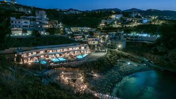 Villa | 4 sovrum, arbetsyta för laptop och wi-fi