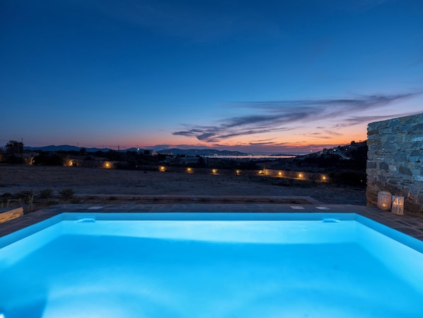 حمّام سباحة خارجي