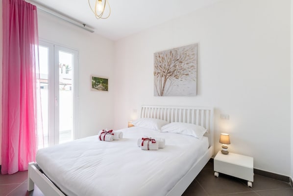 2 bedrooms, iron/ironing board, WiFi, bed sheets