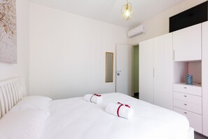 2 chambres, fer et planche à repasser, Wi-Fi, draps fournis