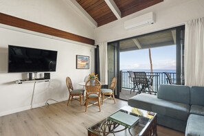 Condo, 2 Bedrooms | Living area