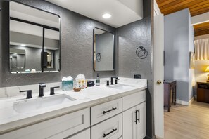 Apartment, 2 Schlafzimmer | Badezimmer