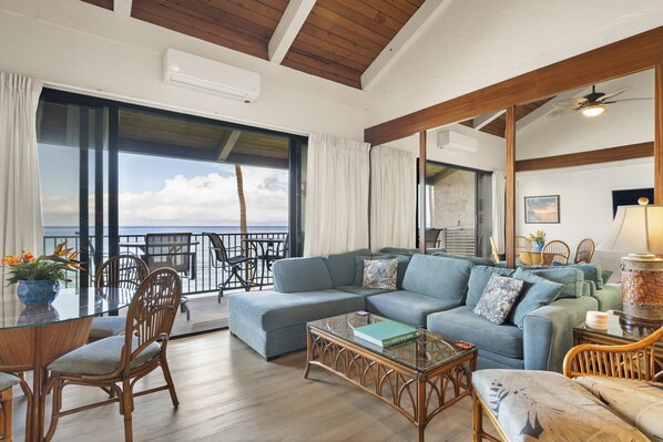 Condo, 2 Bedrooms | Living area