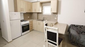 Apartment | Private kitchen | Fridge, oven, electric kettle, toaster - Albania Dream Holidays Accommodation (Sarandë)
