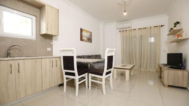 Apartment | Private kitchen | Fridge, oven, electric kettle, toaster - Albania Dream Holidays Accommodation (Sarandë)