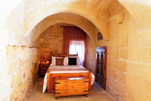 Standard-Villa, Mehrere Schlafzimmer (Villeleynah Amazing Gozitan Villa +) | 5 Schlafzimmer, kostenloses WLAN, Bettwäsche