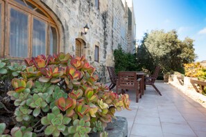 Standard-Villa, Mehrere Schlafzimmer (Villeleynah Amazing Gozitan Villa +) | Terrasse/Patio
