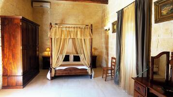 5 bedrooms, free WiFi, bed sheets