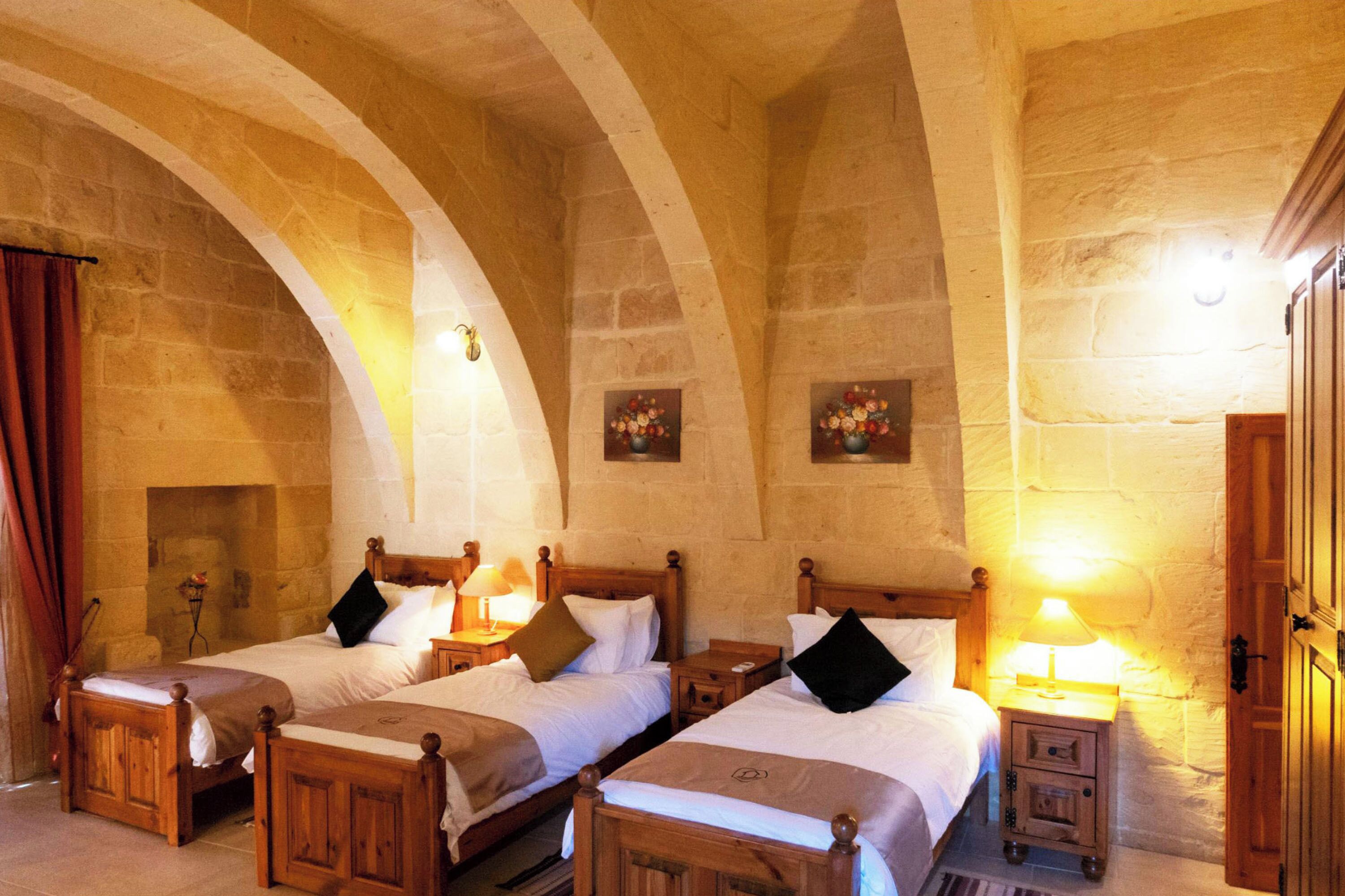 5 bedrooms, free WiFi, bed sheets