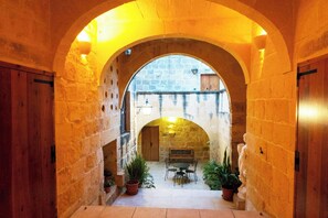 Standard-Villa, Mehrere Schlafzimmer (Villeleynah Amazing Gozitan Villa +) | Innenbereich