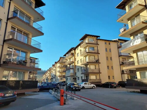 Spacious quiet flat, free parking included