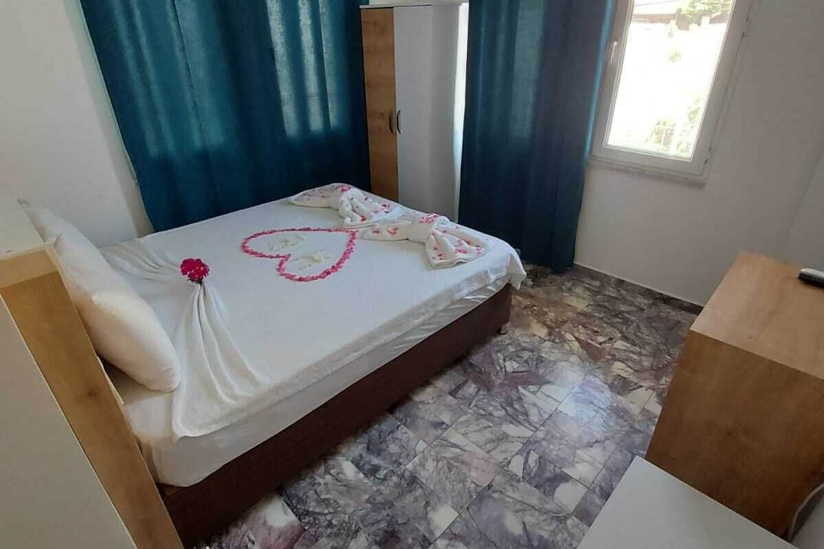 标准双人房 | 迷你吧、免费 WiFi、床单