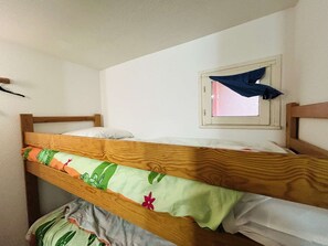 1 bedroom - Cozy Studio Cabin with Pool, Terrace, and Parking in Tranquil Narbonne Plage (Narbonne)