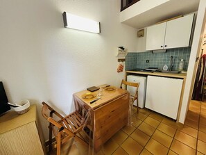 صورة غير مصنفة، 5 من 8، زرّ