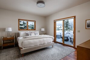 5 slaapkamers, een bureau, een strijkplank/strijkijzer, gratis wifi