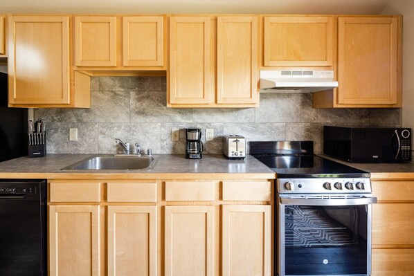 Fridge, microwave, oven, stovetop - Book for Winter! Spacious Home near Town Center with Hot Tub! Mountain Views! (Big Sky)