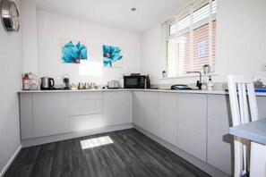 Dining - Idyllic holiday home in Easingwold town centre - a hidden gem! (Easingwold)