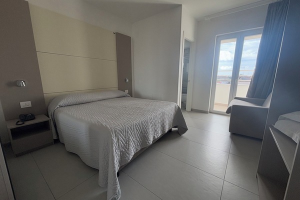 Habitació doble o amb dos llits individuals Deluxe | Escriptori i wifi gratuïta