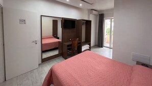 高级房 | 办公桌、免费 WiFi