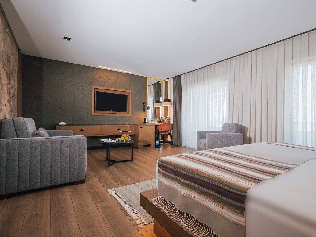 Habitación junior doble | Ropa de cama de alta calidad y caja fuerte