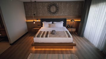 Junior Double Room | Premium bedding, in-room safe, laptop workspace, iron/ironing board
