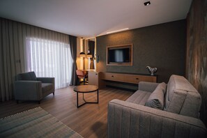 Junior Double Room | Premium bedding, in-room safe, laptop workspace, iron/ironing board