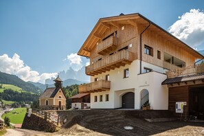 Exterior - NEW Lippmöshof Holiday Apartment Poma with Mountain View, Garden, Balconies and Wi-Fi (Villnöss)