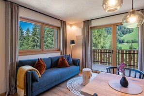 TV - NEW Lippmöshof Holiday Apartment Poma with Mountain View, Garden, Balconies and Wi-Fi (Villnöss)