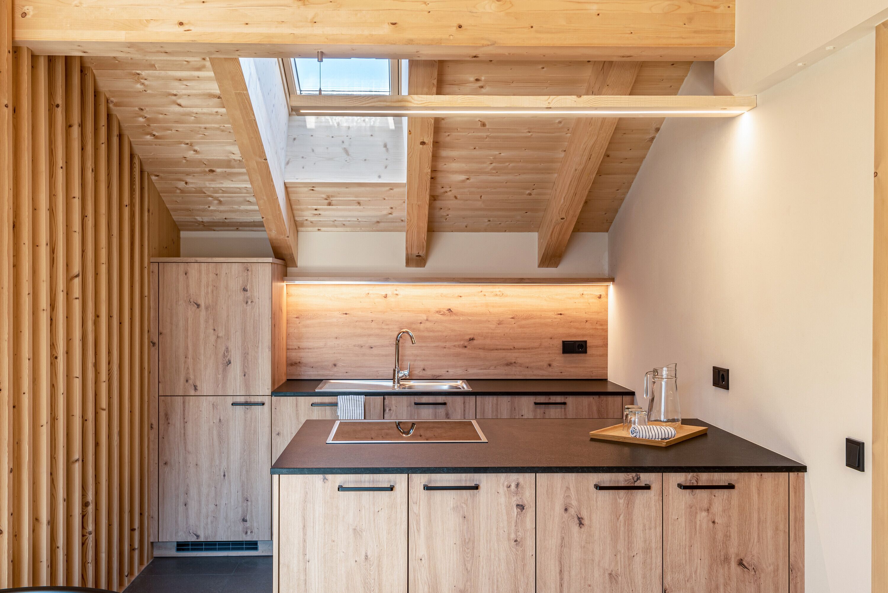 Réfrigérateur, plaque de cuisson, lave-vaisselle, cafetière/bouilloire