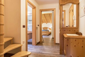 3 quartos, ferros/tábuas de passar roupa, Wi-Fi de cortesia