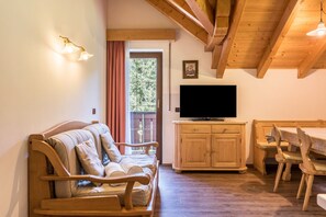 TV - Apartment Prapoz Typ E with Mountain View, Wi-Fi & Balcony (Ortisei)