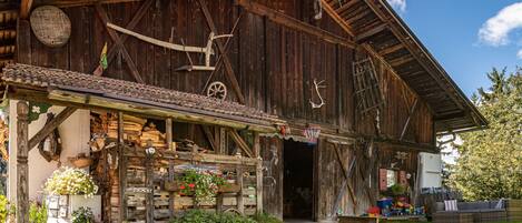 المنشأة من الخارج