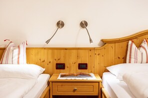 2 chambres, fer et planche à repasser, Wi-Fi gratuit, draps fournis