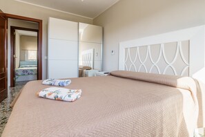 3 chambres, fer et planche à repasser, Wi-Fi gratuit, draps fournis