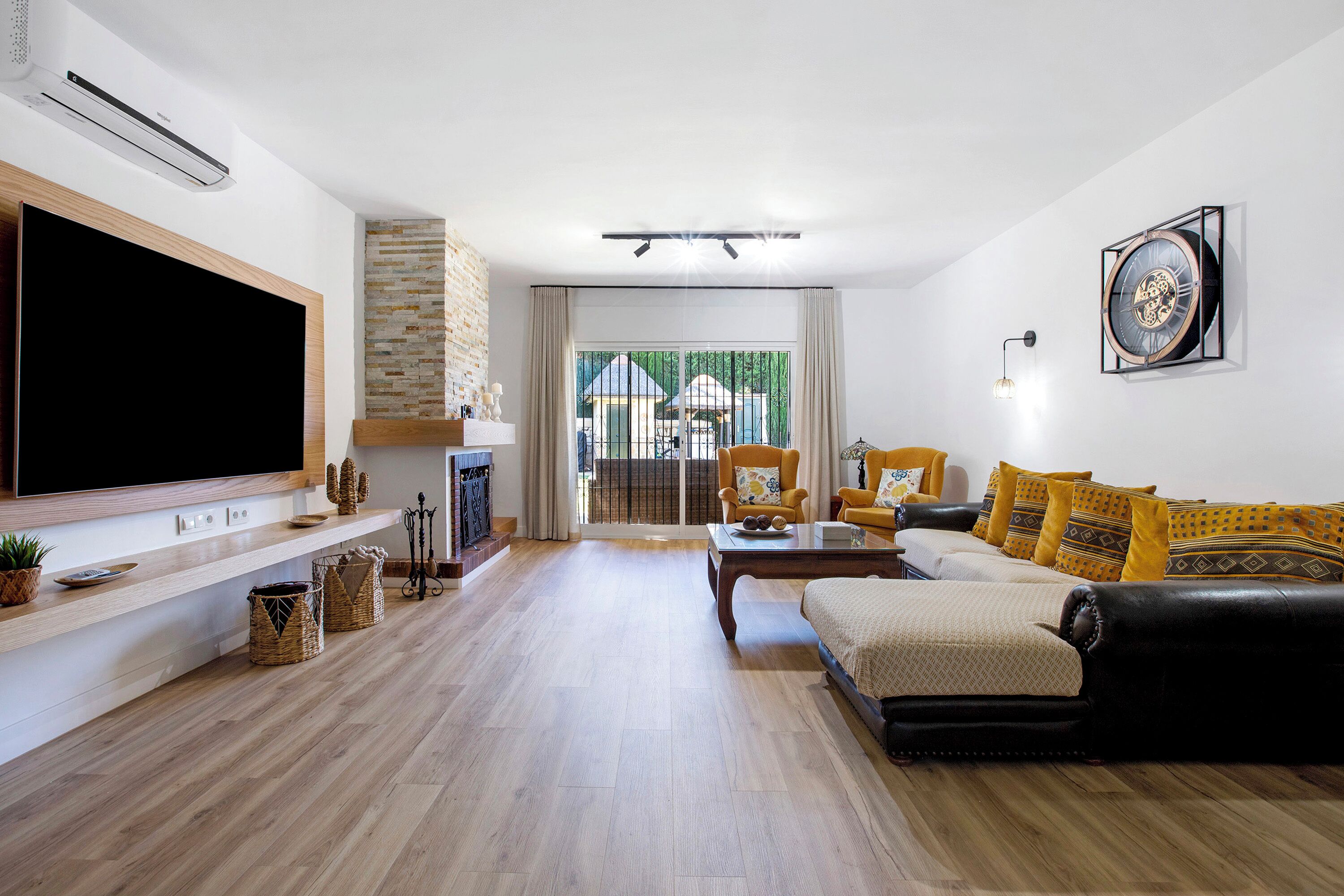 Televisión, chimenea