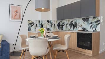 Refrigerador, horno, placa de cocina, lavavajillas