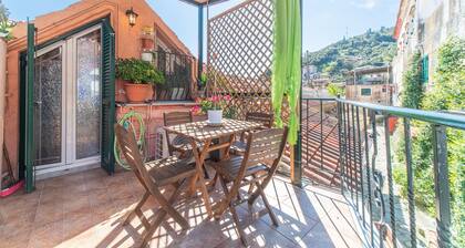 "Irene's Loft", avec vue sur les montagnes, balcon et Wi-Fi.