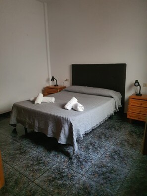 3 chambres, fer et planche Ă repasser, Wi-Fi gratuit, draps fournis