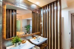 Shower, hair dryer, towels - Vacation Apartment 'Ocean Breeze' with Sea View, Balcony and Wi-Fi (corralejo)