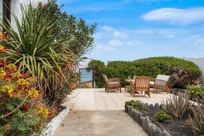 Outdoor dining - Holiday Villa 'Playa Marina Eco Beach' with Sea Views, Shared Pool and Wi-Fi (Arrieta)