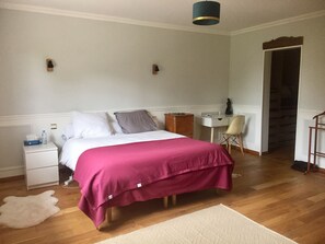 5 bedrooms, desk, iron/ironing board, free WiFi