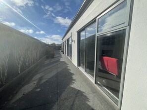 Property grounds - Stunning park side house in Wigram Skies (Christchurch)